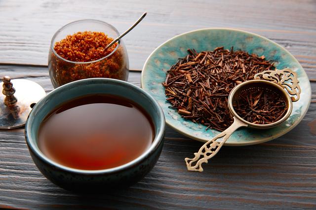 Té de kukicha contiene más calcio que la leche.   