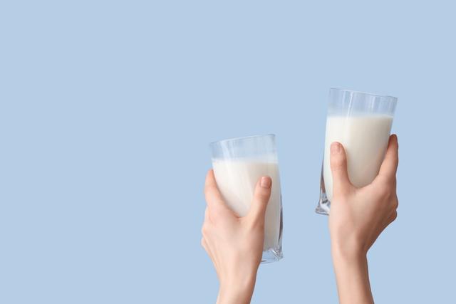 El consumo de leche ayuda a mantener una buena salud ósea.   