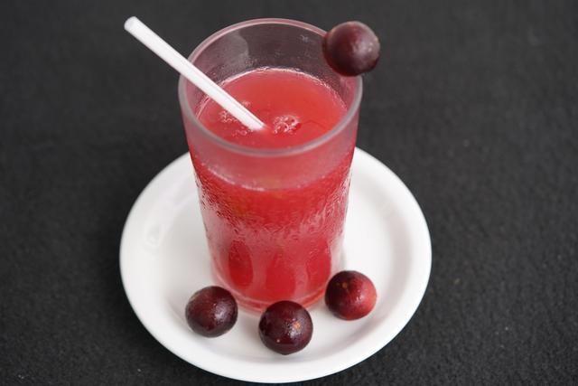 Jugo de camu camu y otras frutas. Jugo de camu camu y otras frutas.