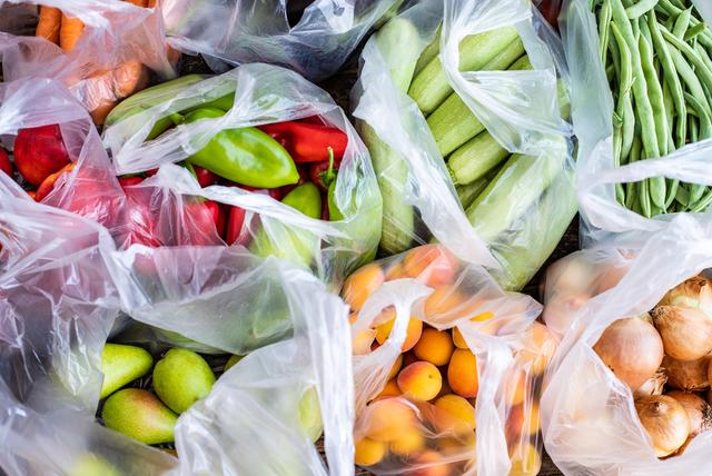 Evita la acumulación de bolsas con estos tips. Evita la acumulación de bolsas con estos tips.