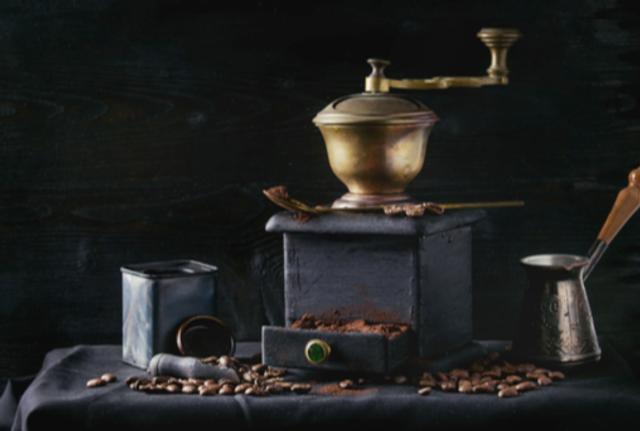  Moledora manual o molinillo tradicional de café.    