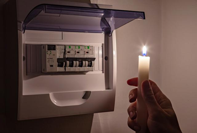 El refrigerador, el microondas y la freidora de aire, experimentan fallos en su rendimiento cuando hay cortes de energía eléctrica.   