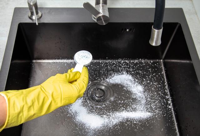 En la limpieza del lavadero incluye una solución de bicarbonato y vinagre para desatorarla. En la limpieza del lavadero incluye una solución de bicarbonato y vinagre para desatorarla.