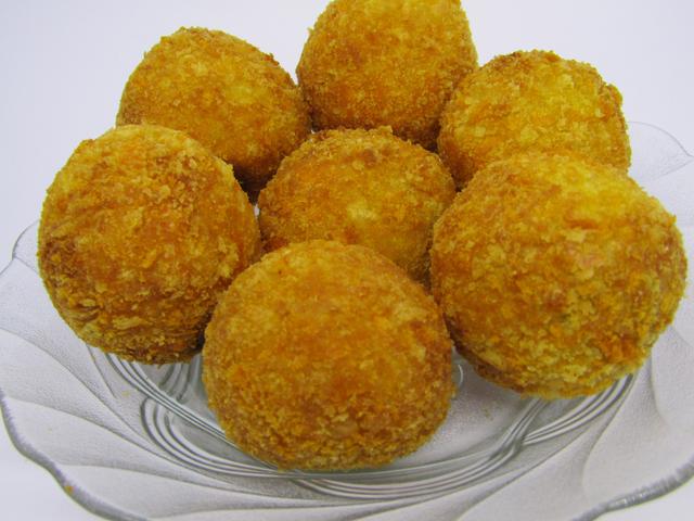 Bolitas de yuca con queso.   
