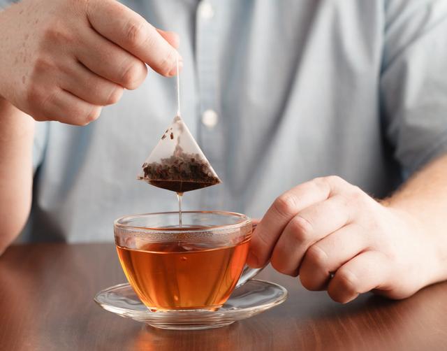  Se recomienda esperar 2 horas antes o después de comer un plato de lentejas para tomar una infusión de té.    