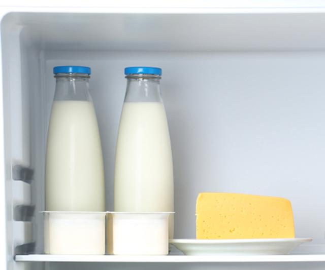 En esta área del refrigerador se pueden guardar los lácteos.   