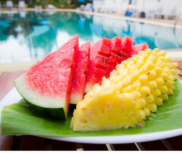 Sandía y piña, frutas con bajas calorías. Sandía y piña, frutas con bajas calorías.
