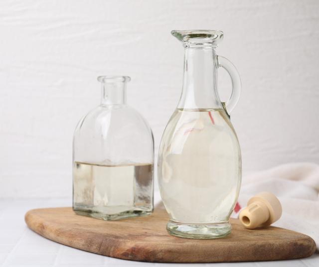 Si el ceviche tiene un sabor y un color diferentes al del jugo de limón, es porque contiene ácido acético.   