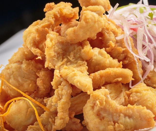 Chicharrón de pescado.   