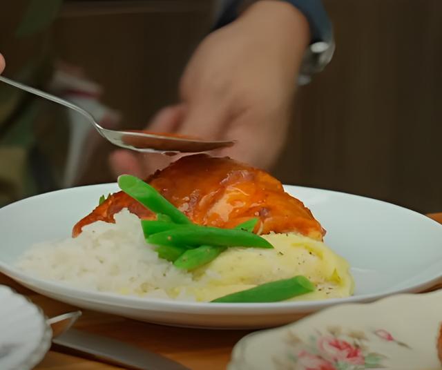 Pollo al horno con puré.   