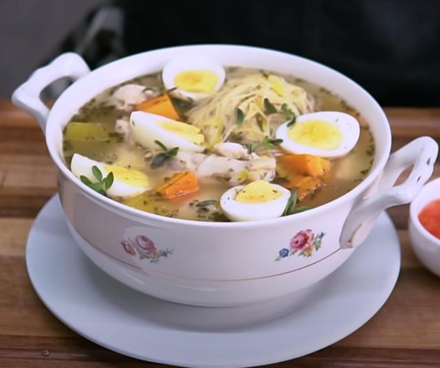 Sopa de pollo. Sopa de pollo.