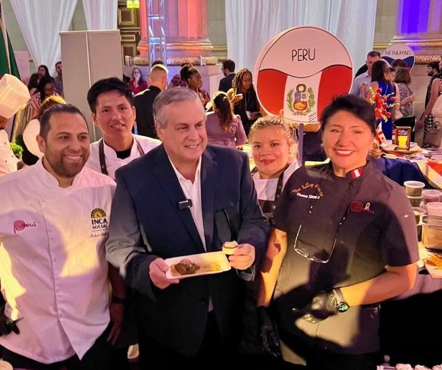 Perú destacó por su gastronomía diversa en Embassy Chef Challenge 2025.    