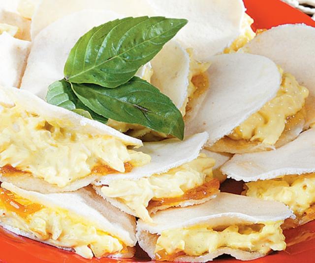 Sanguchitos de pollo al curry.   