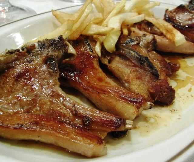 Modera o evita la ingesta de carne de cordero. Modera o evita la ingesta de carne de cordero.