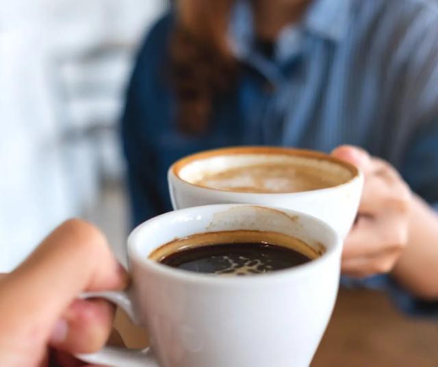 Los clientes que consuman este café pueden sufrir graves daños. Los clientes que consuman este café pueden sufrir graves daños.