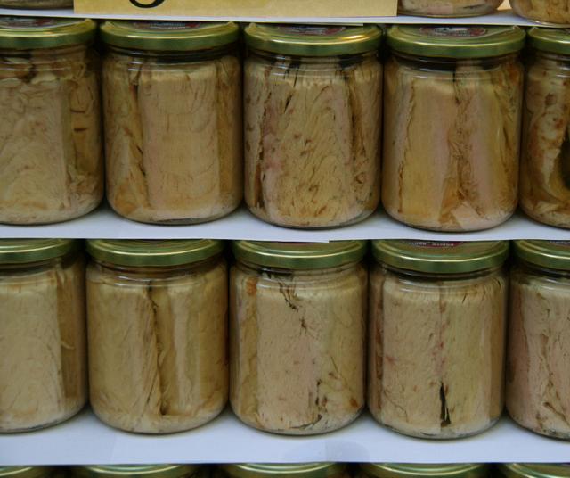 Lo mejor es consumir atún en envases de vidrio.   