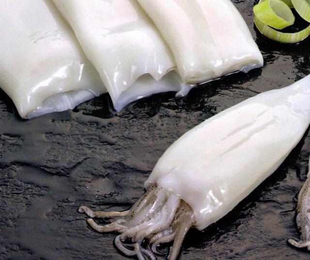 La pesca de pota se ve limitada por oleajes. La pesca de pota se ve limitada por oleajes.