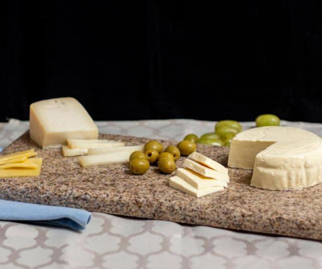 Tabla de cortar de granito.   