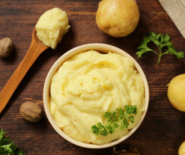 Para obtener un puré cremoso podemos agregar mantequilla.   