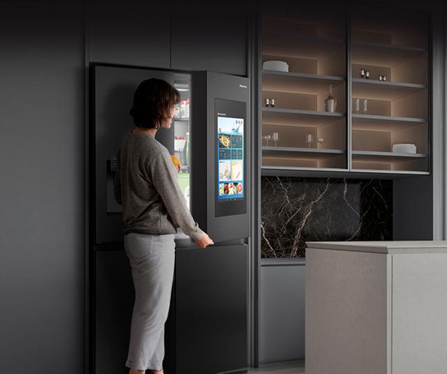 La refrigeradora gasta al día 3,6 kWh.   