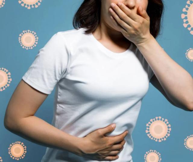 Algunos síntomas de la intoxicación son: náuseas, vómitos y diarrea.   