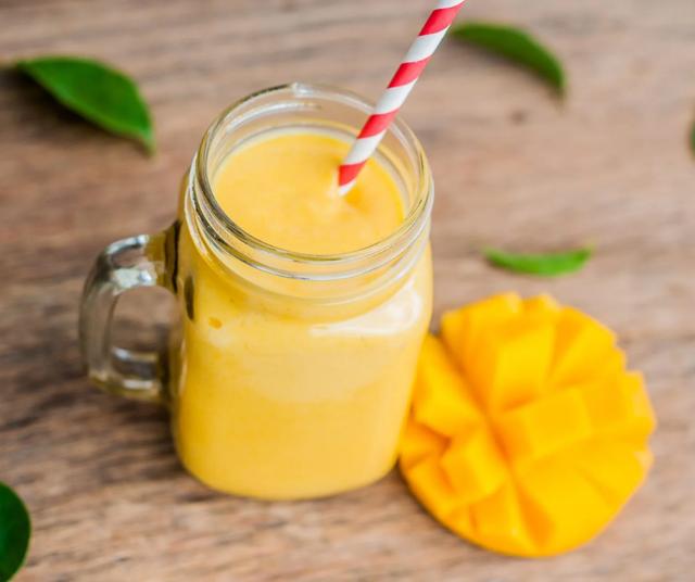  Jugo de mango con proteína.   