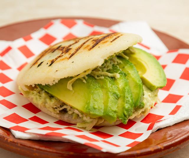  Arepa reina pepiada.   
