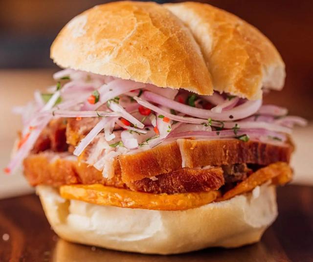 Pan con chicharrón. Pan con chicharrón.