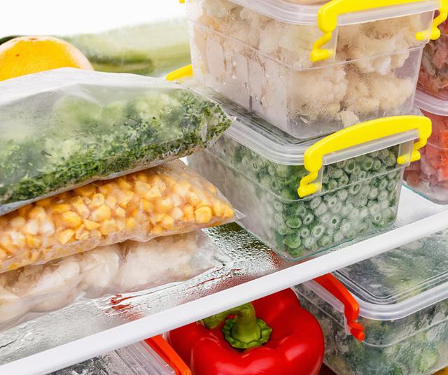 El tiempo de congelación dependerá de que tipo de alimento sea.   