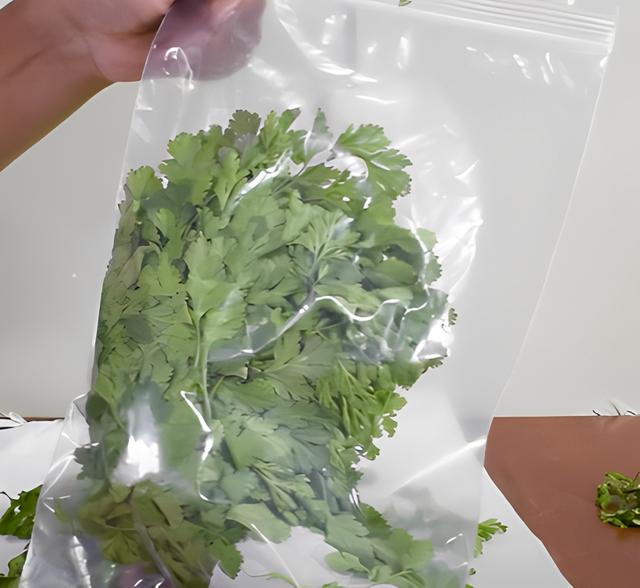 Con este método podrás conservar el perejil por más tiempo.   