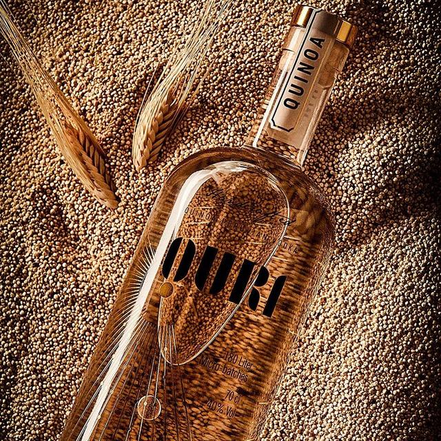 Vodka de quinua y trigo andinos.    
