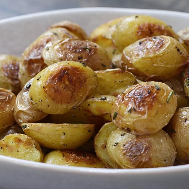 Papas rostizadas nativas, un buen acompañamiento para el pavo. Papas rostizadas nativas, un buen acompañamiento para el pavo.