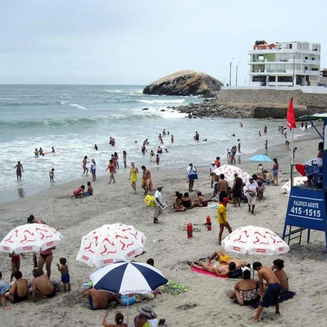 En la playa Punta Hermosa se prohíbe el ingreso de alimentos y licor.   