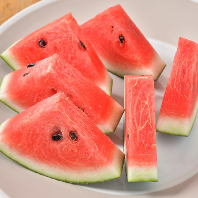 La sandía nos ayuda a hidratar el cuerpo humano. La sandía nos ayuda a hidratar el cuerpo humano.