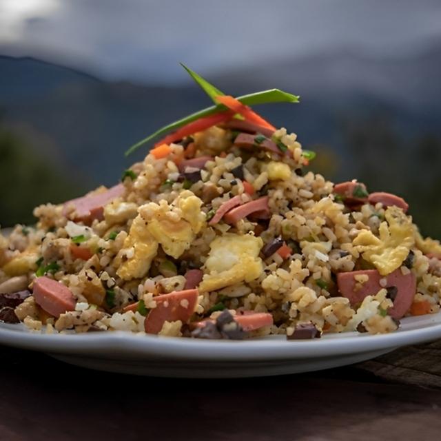 Una versión saludable del arroz chaufa. Una versión saludable del arroz chaufa.