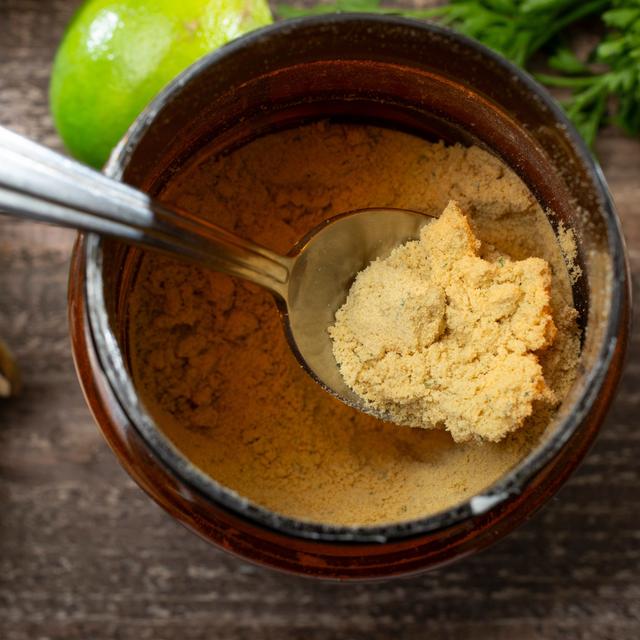 Los cubitos de caldo contienen líquidos, grasas y aditivos.   