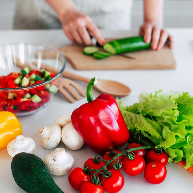 Las verduras tienen vitaminas y minerales, beneficiosos para el cuerpo humano. Las verduras tienen vitaminas y minerales, beneficiosos para el cuerpo humano.