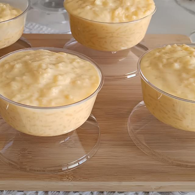 Arroz con leche de dulce de leche.   
