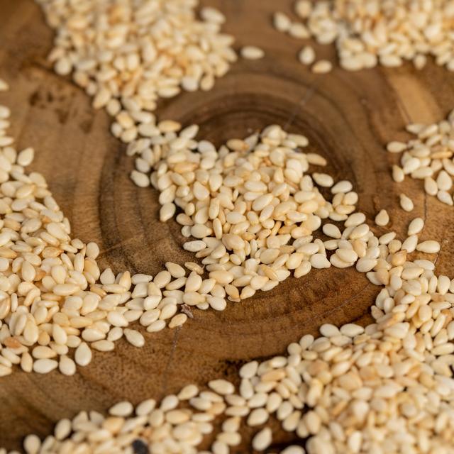 El ajonjolí aporta calcio, fósforo, magnesio y zinc. El ajonjolí aporta calcio, fósforo, magnesio y zinc.