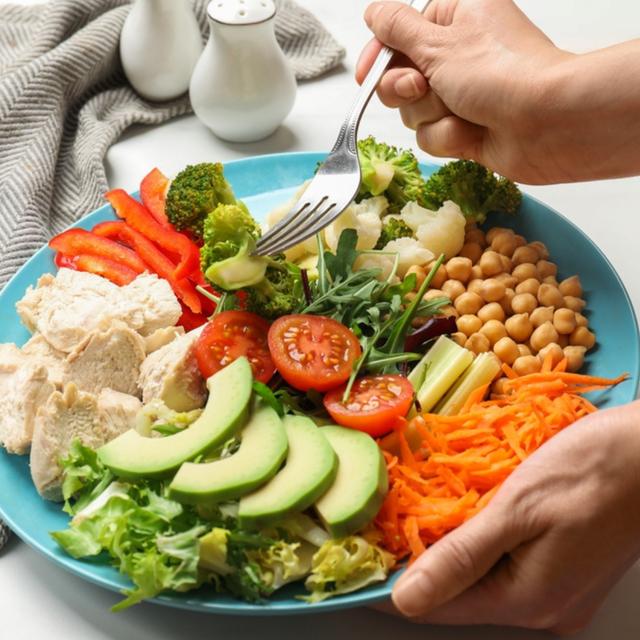 Se recomienda acudir a un nutricionista para tener una dieta adecuada.   