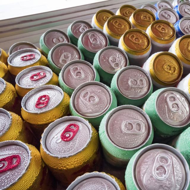 Está prohibido el ingreso de bebidas alcohólicas y de cualquier bebida en lata. Está prohibido el ingreso de bebidas alcohólicas y de cualquier bebida en lata.