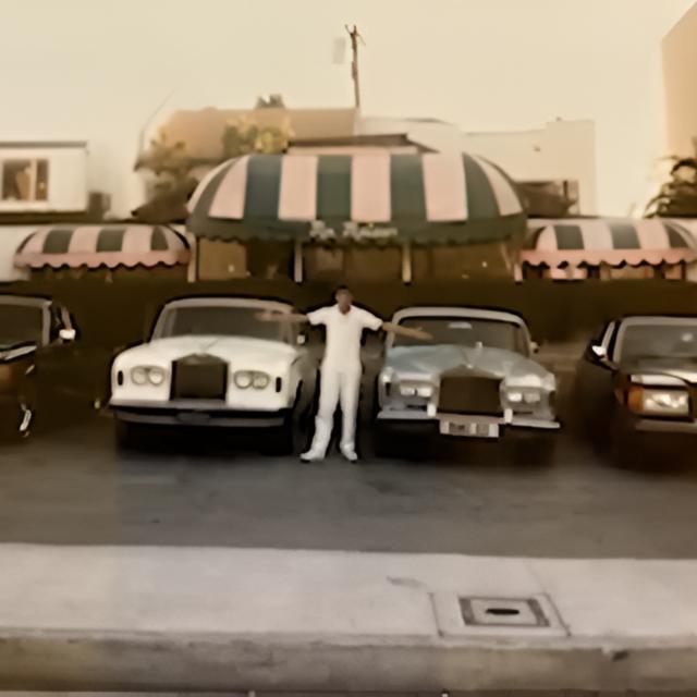 Rubén Burga tuvo una fascinación con los autos desde pequeño, lo que coincidió con su trabajo más adelante como valet parking.   