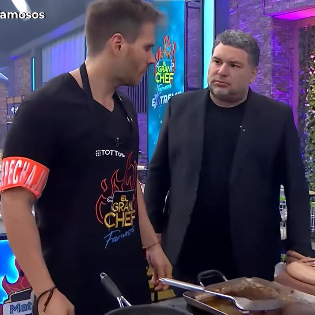 Javier Masías llama la atención a Miguel Arce, en “El Gran Chef Famosos”.   