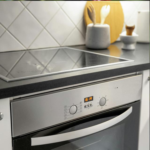 Las cocinas eléctricas requieren instalación segura y supervisión constante para evitar riesgos de cortocircuito o incendio. Las cocinas eléctricas requieren instalación segura y supervisión constante para evitar riesgos de cortocircuito o incendio.