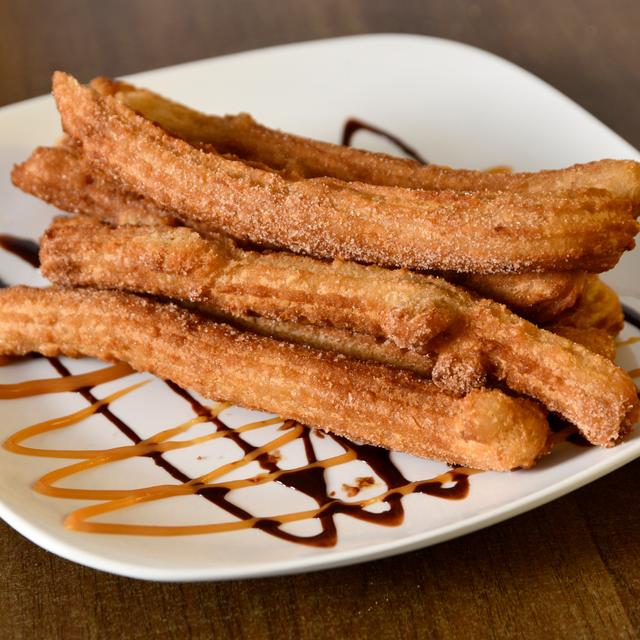  Disfruta de unos deliciosos churros hechos en casa.    