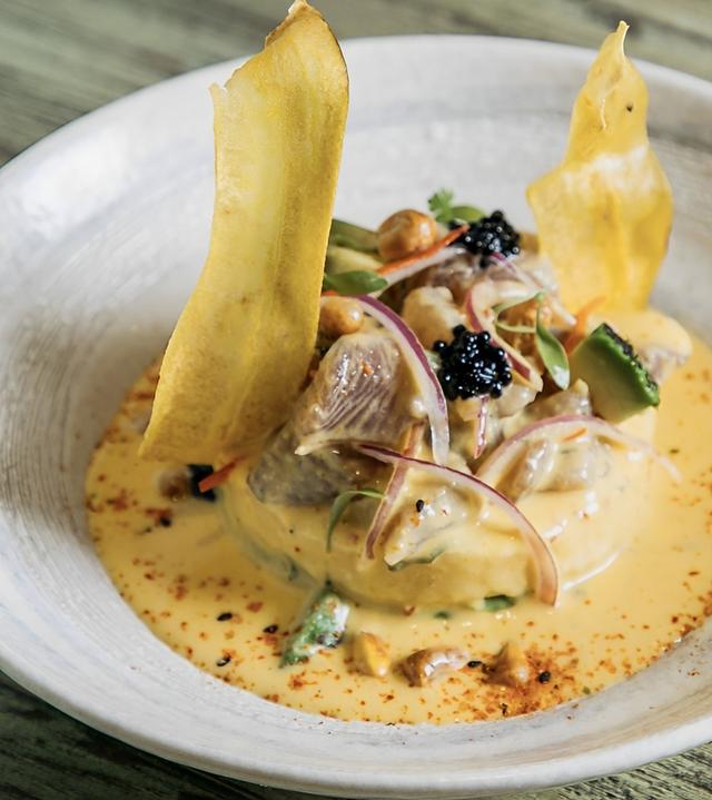 La cevichería Yakumanka posee una estética criolla que evoca la esencia de estar en un huarique.    