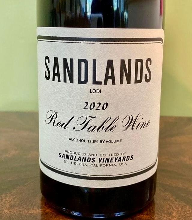 "Contento" se distingue por su diversa e interesante carta de vinos.    