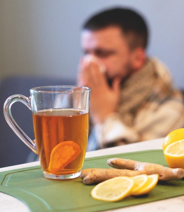 El té de kion ayuda a aliviar la tos asociada con resfriados, gripes y otras afecciones respiratorias.   