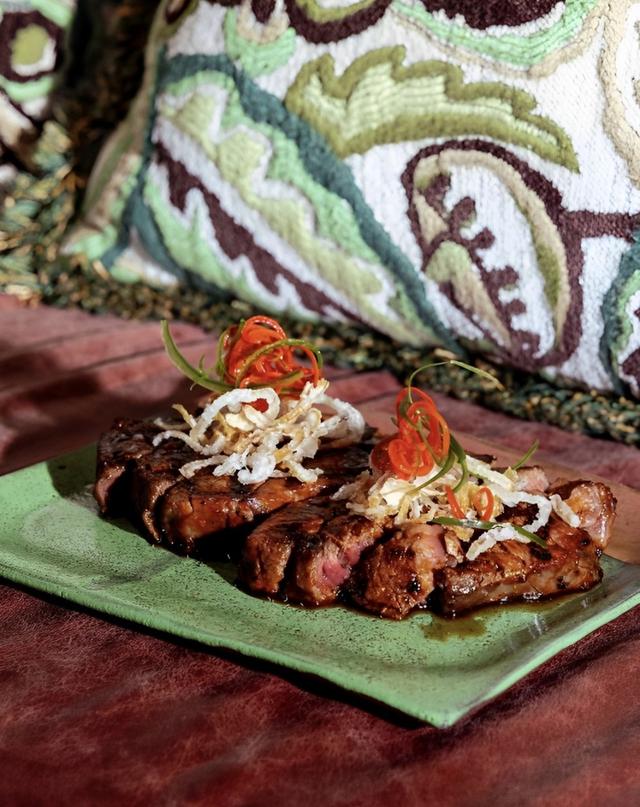 Coya cuenta con un ambiente elegante y sofisticado, es uno de los restaurantes más conocidos en España.   