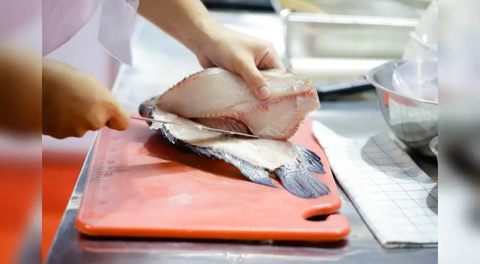 ¿Cómo limpiar y filetear pescado?